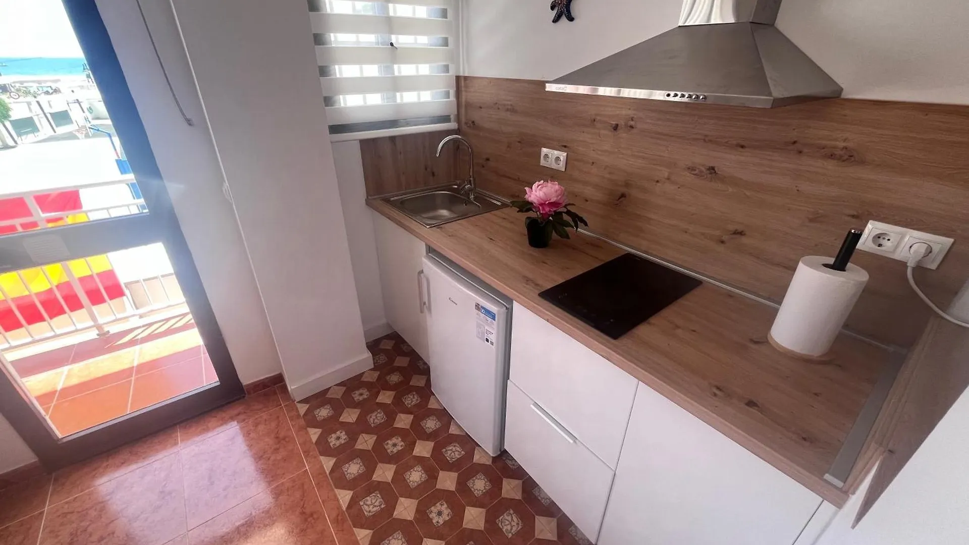 Apartment Apartamento Lidia Planta 1, La Carihuela 1ª Linea Playa, Vistas Mar, 1 Dormitorio, 52 M2, 1-3 Huesped, Amplio Balcon, Wifi Torremolinos