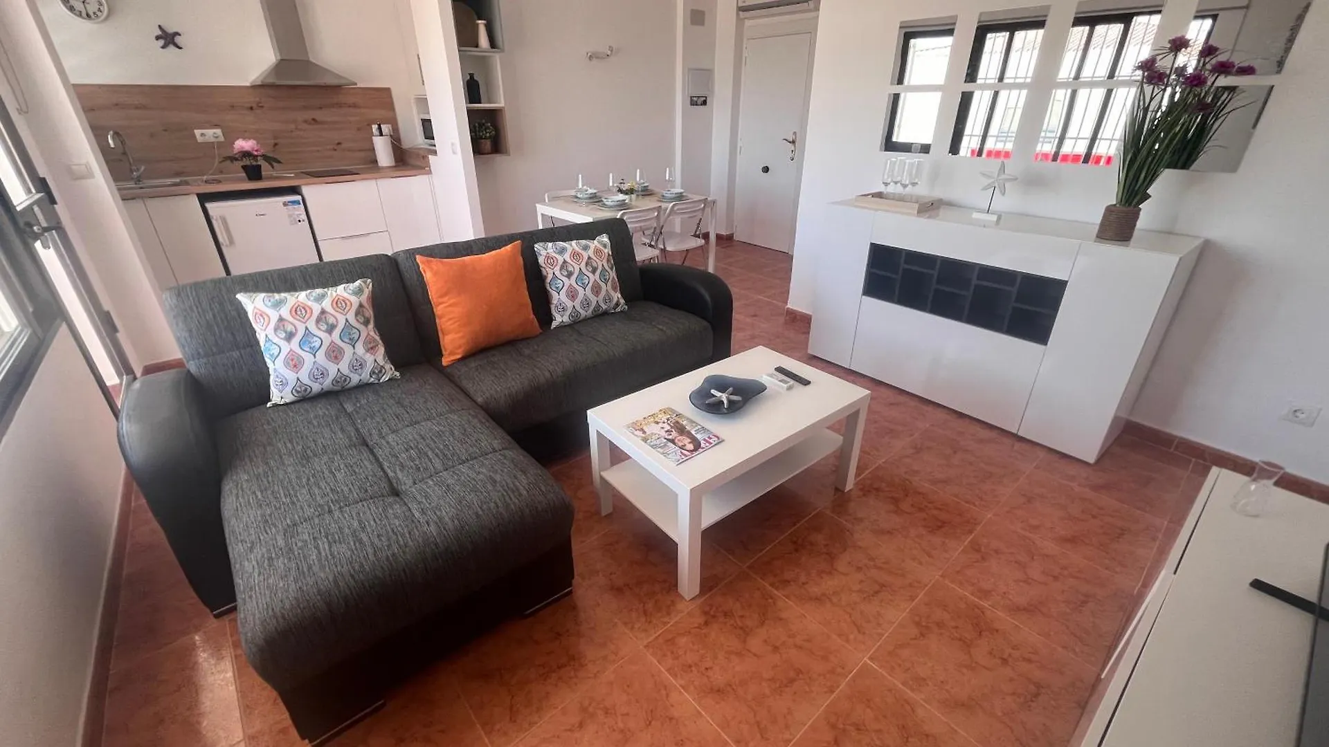 Apartment Apartamento Lidia Planta 1, La Carihuela 1ª Linea Playa, Vistas Mar, 1 Dormitorio, 52 M2, 1-3 Huesped, Amplio Balcon, Wifi Torremolinos