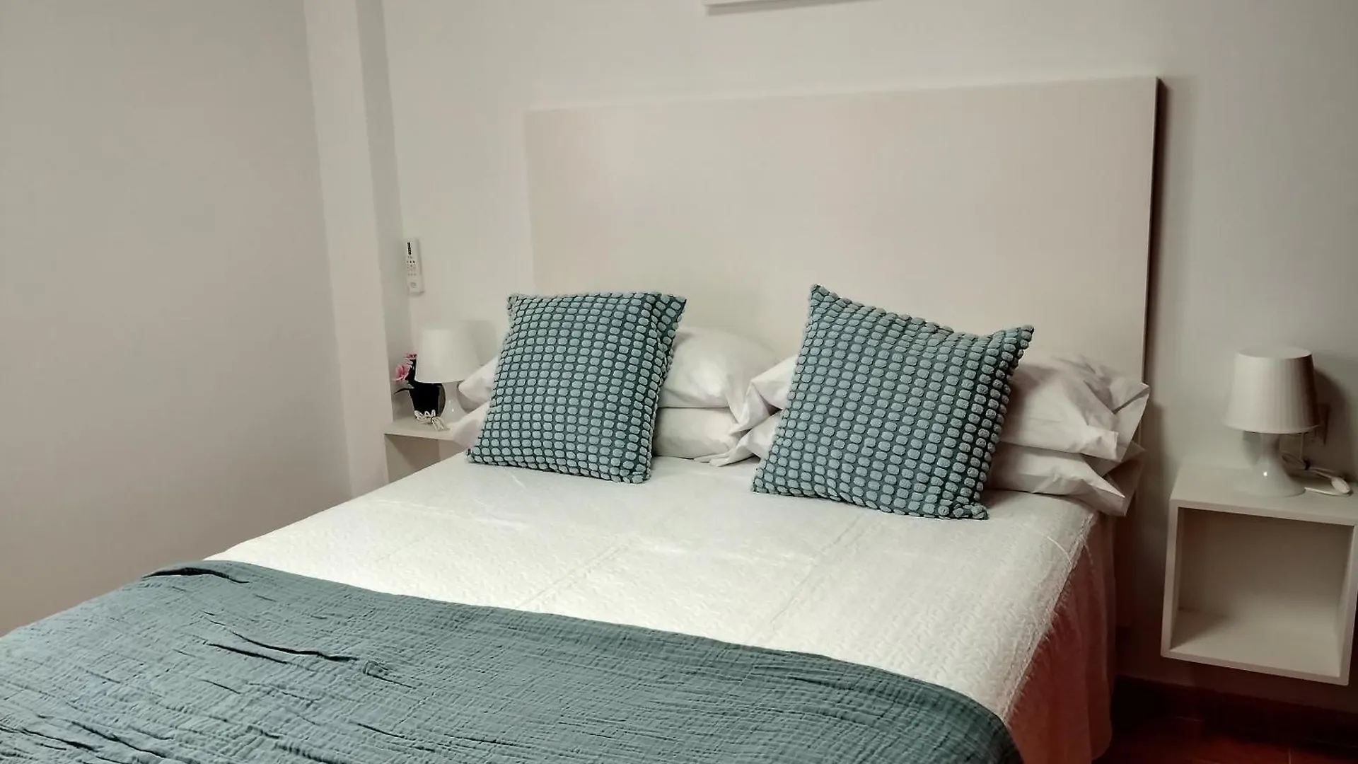 Apartamento Lidia Planta 1, La Carihuela 1ª Linea Playa, Vistas Mar, 1 Dormitorio, 52 M2, 1-3 Huesped, Amplio Balcon, Wifi Torremolinos Apartment